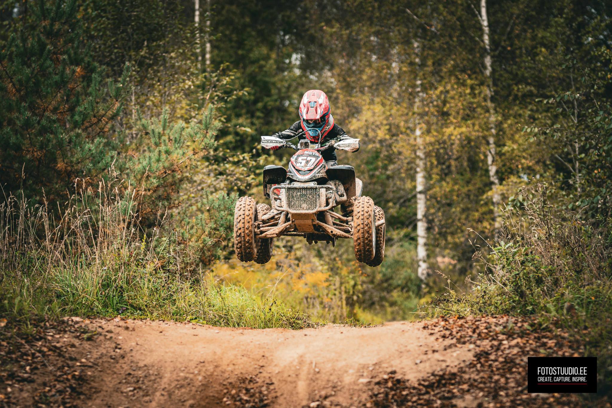 Rocco Kubarsepp hüppel metsarajal